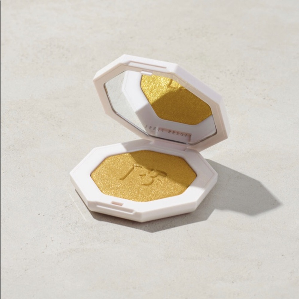 Fenty Beauty- Highlighter